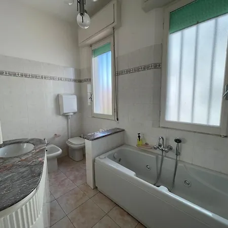 - Stanza Singola-posto Auto-100 Mt Dal Mare Cervia